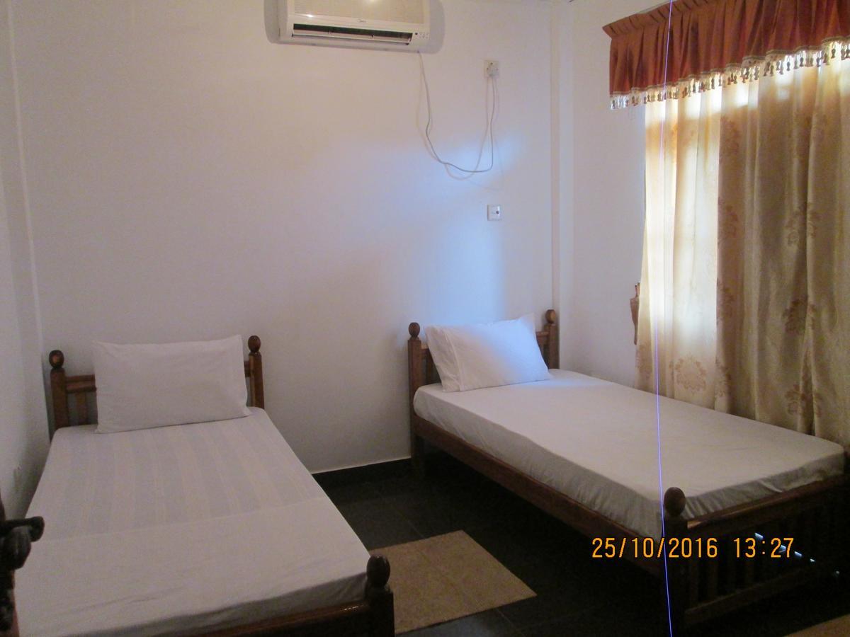 Hotel Blue Whale Jaffna Ngoại thất bức ảnh