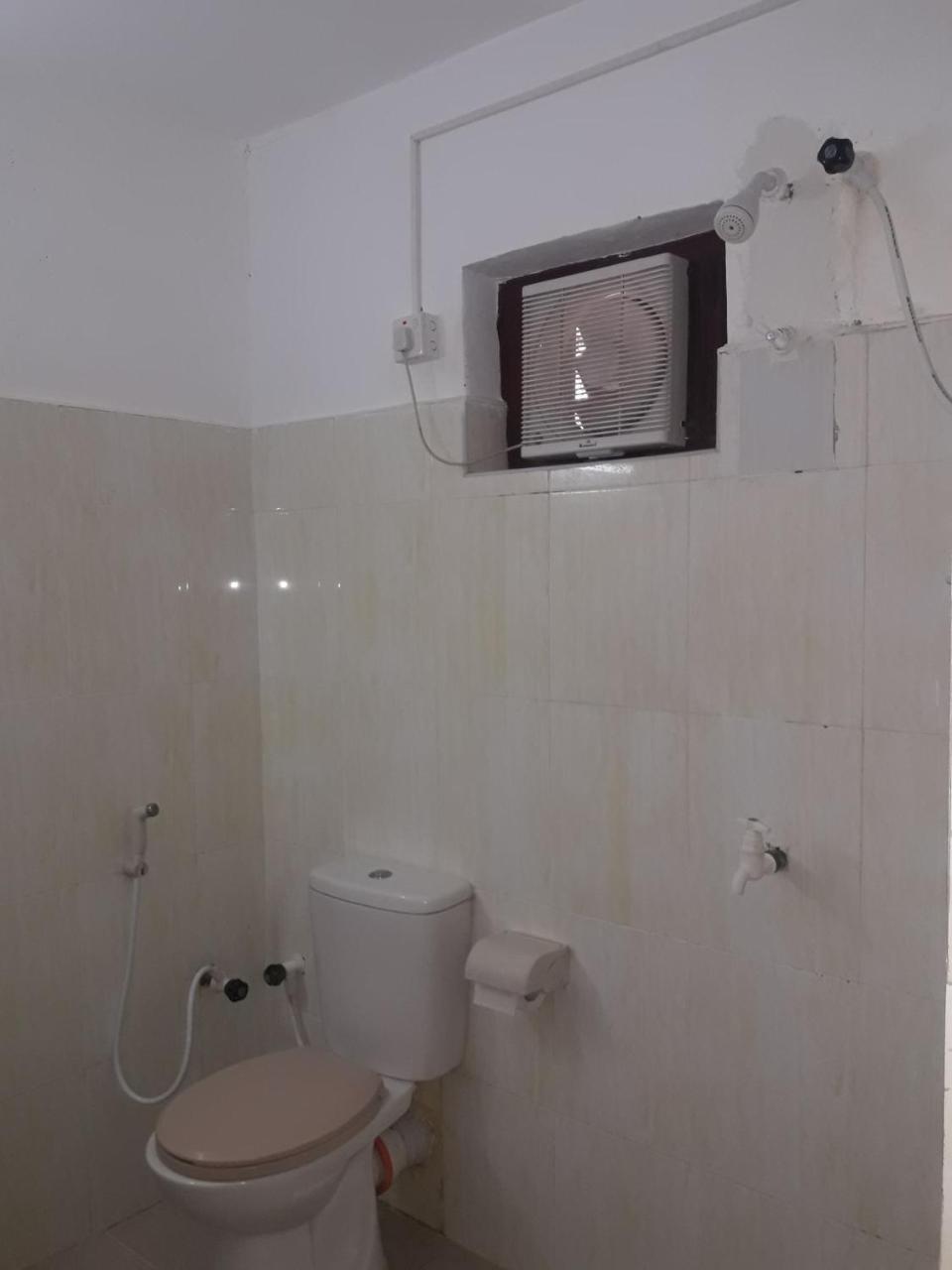 Hotel Blue Whale Jaffna Ngoại thất bức ảnh