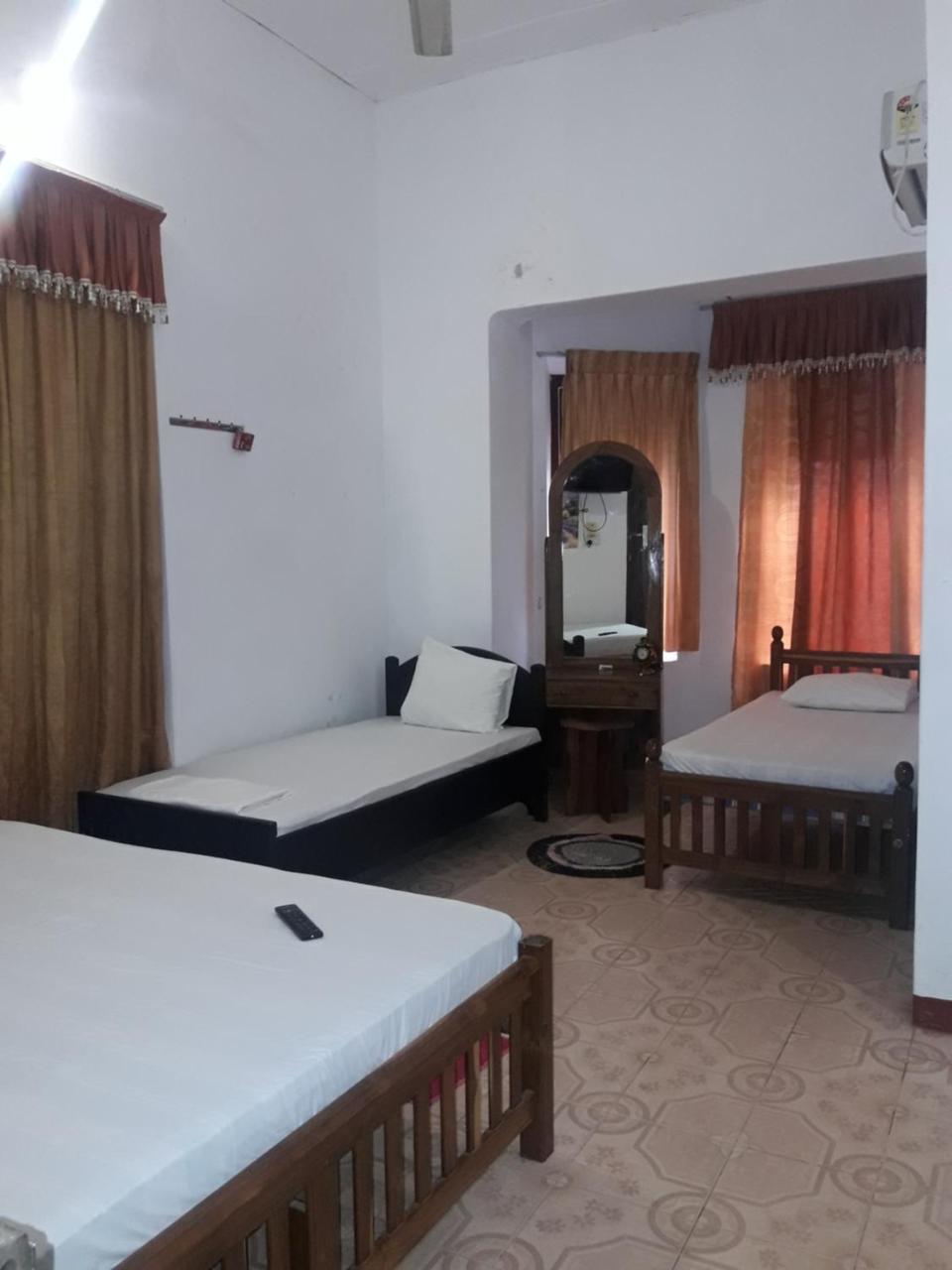 Hotel Blue Whale Jaffna Ngoại thất bức ảnh