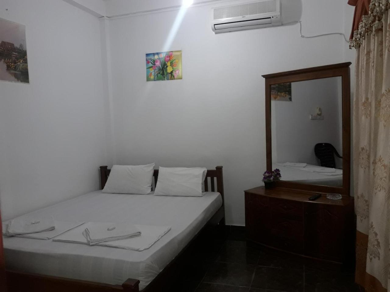 Hotel Blue Whale Jaffna Ngoại thất bức ảnh