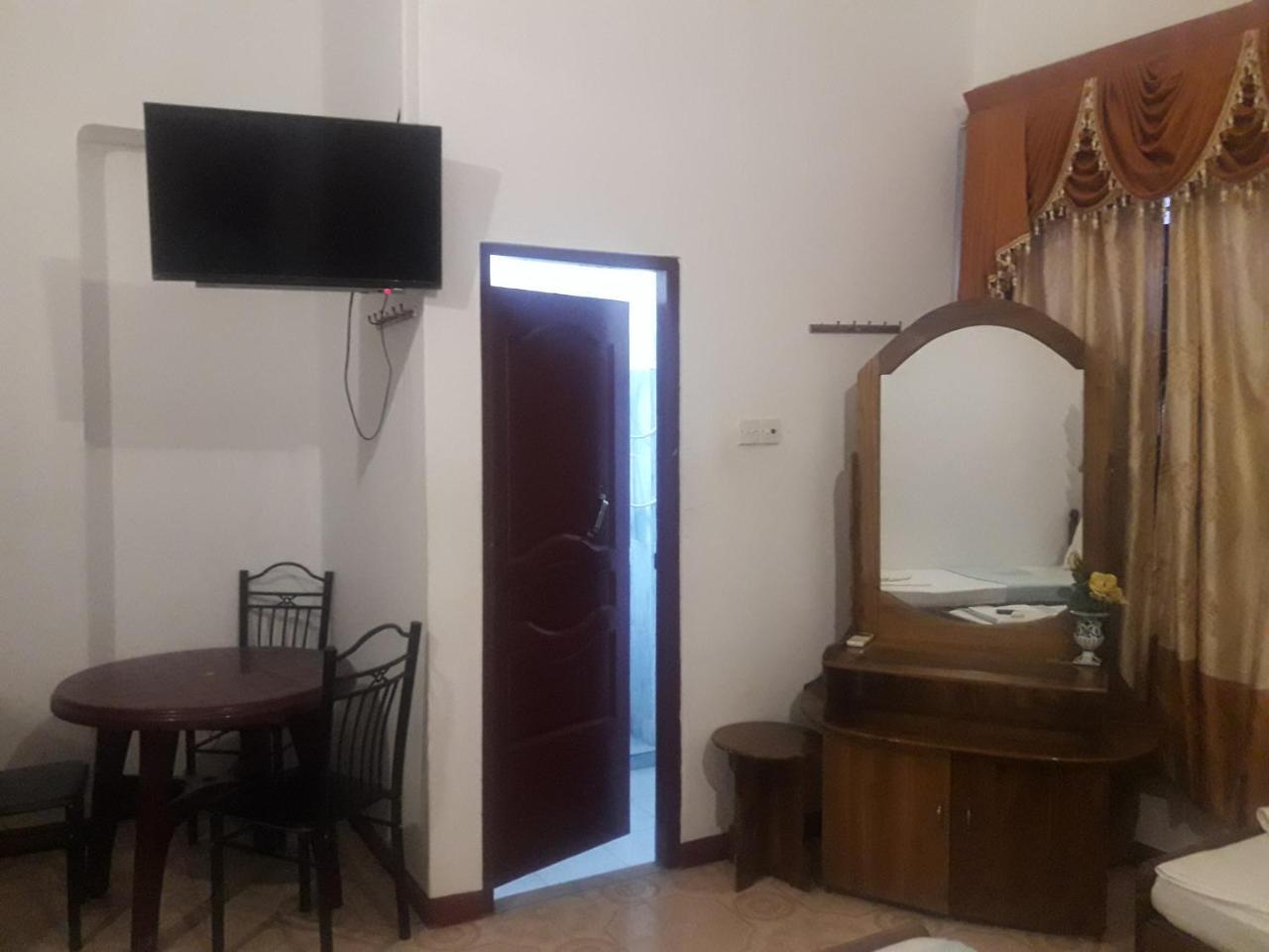 Hotel Blue Whale Jaffna Ngoại thất bức ảnh