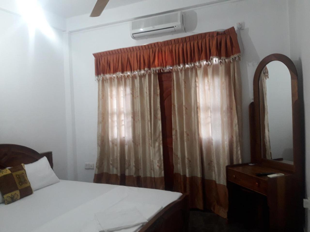 Hotel Blue Whale Jaffna Ngoại thất bức ảnh